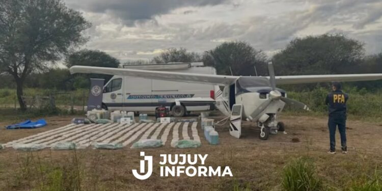 Interceptaron una avioneta narco en Santa Fe y secuestraron más de 400 kilos de cocaína