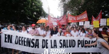 Se realiza la Marcha Federal en defensa de la Salud Pública