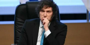 El Financial Times alertó por la fuerte caída de Milei: economía en rojo y el peso del escándalo Adorni