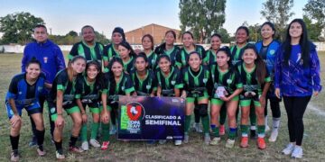 Atlético El Carmen con goleada ante Bancario, se metió en la semifinal