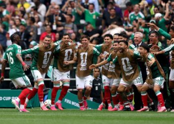 México ganó en su debut mundialista