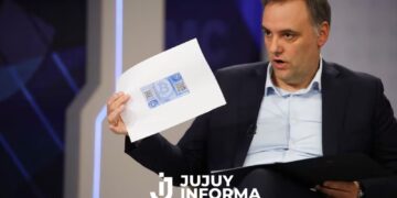 Manuel Adorni presentó su declaración jurada: dijo que tenía medio millón de dólares en negro
