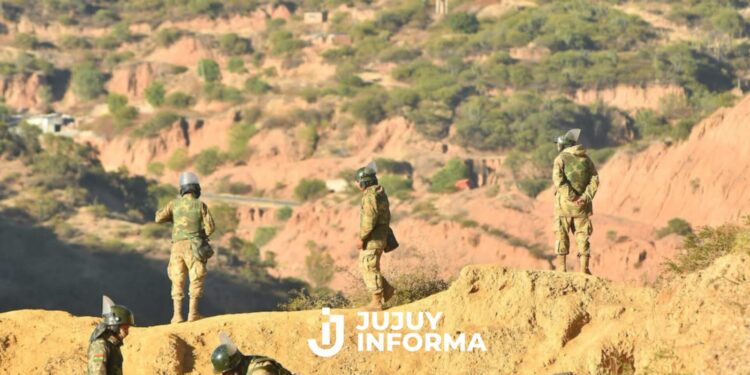 Seis muertos al estrellarse una avioneta militar en el centro de Bolivia