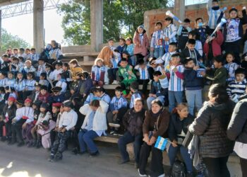 La Escuela N° 281 se vistió de celeste y blanco en una espectacular Muestra Pedagógica «Modo Mundial»