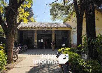 Bullying, denuncias y pelea entre madres en la Escuela Almirante Brown: habló la mamá del alumno y respondió la directora