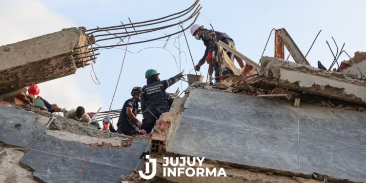 A una semana de los dos terremotos, continúan los rescates en Venezuela