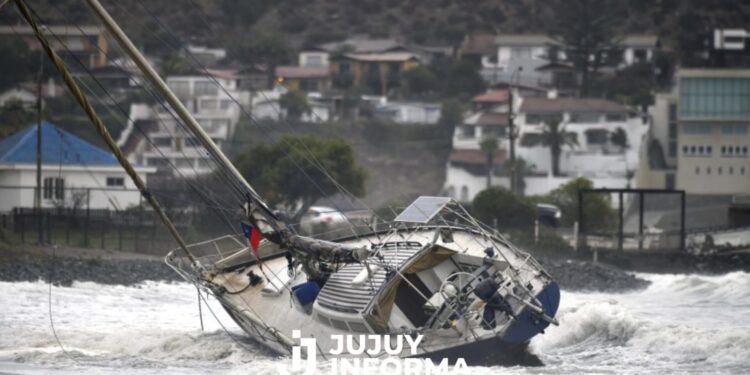 Fuerte temporal en Chile: al menos 4 muertos, miles de evacuados y alerta roja