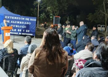 Monterrico inauguró el alumbrado en las rutas 44 y 58