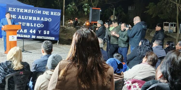 Monterrico inauguró el alumbrado en las rutas 44 y 58