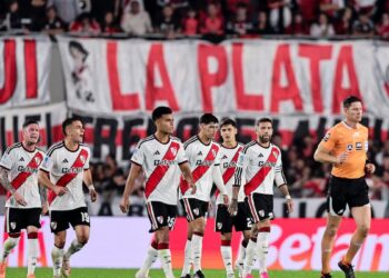 River perdió y el «Monumental» quedó en llamas