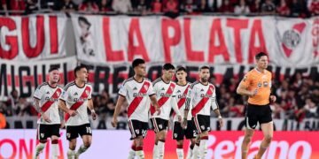 River perdió y el «Monumental» quedó en llamas