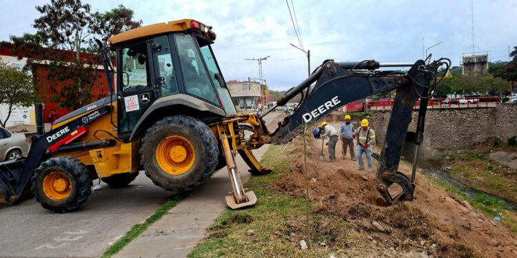 Siguen las obras de cloacas para los barrios de San Pedro