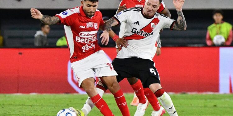 River recibe esta noche a Independiente Santa Fe, con Coudet en la cuerda floja