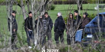 Junto a su familia y amigos: Lionel Messi despidió a su padre en una íntima ceremonia en Rosario