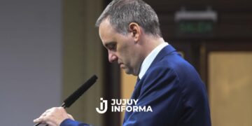 Más de 130 millones de pesos en un año: se conoció un nuevo dato que complica a Manuel Adorni y su mujer