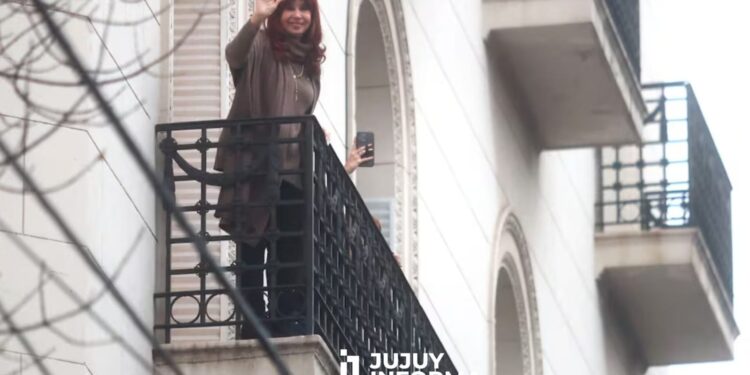 La Justicia embargó el departamento de San José 1111 y otras propiedades de Cristina Kirchner