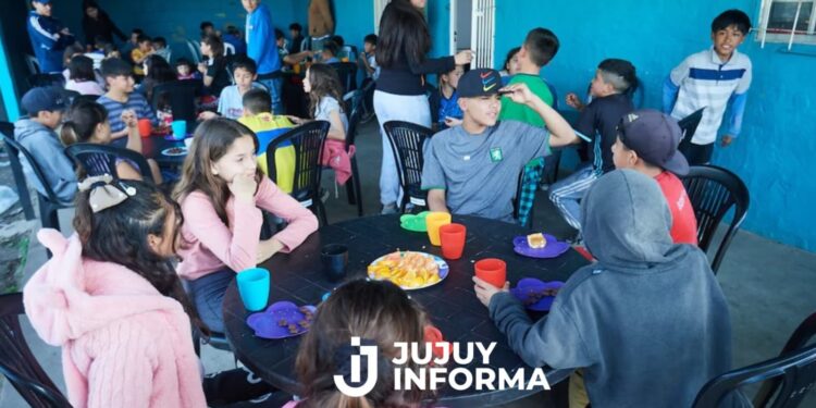 Casi cuatro de cada diez chicos no pueden comprarse ropa en la Argentina