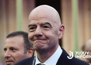 Figuras históricas del fútbol se unen para desbancar a Infantino en FIFA