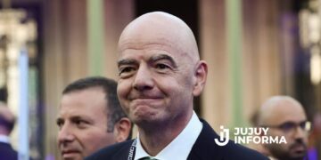 Figuras históricas del fútbol se unen para desbancar a Infantino en FIFA