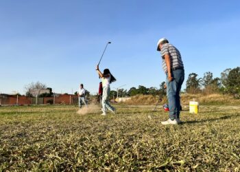 Avanza la primera Escuela Municipal de Golf gratuita en San Pedro de Jujuy