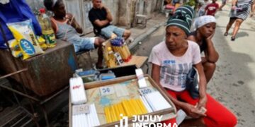 Crisis en Cuba: un informe advirtió que el 94% de la población vive en pobreza extrema
