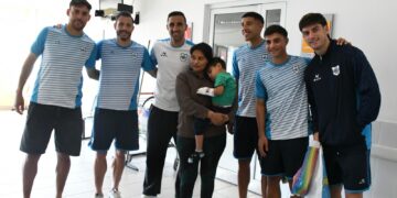 Entrega de juguetes: el corazón albiceleste latió con fuerza en el Materno Infantil