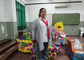 La Escuela Domingo Teófilo Pérez culmina la Semana del Estudiante con un colorido desfile de mini carrozas y sombreros locos