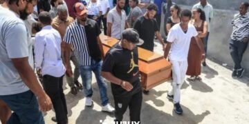Un micro con estudiantes cayó por un precipicio en Cabo Verde: hay 25 muertos