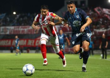 Gimnasia igualó con San Martín de Tucumán