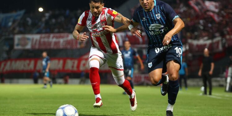 Gimnasia igualó con San Martín de Tucumán