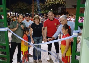 Julio Bravo dejó inaugurado el Polideportivo de barrio San José
