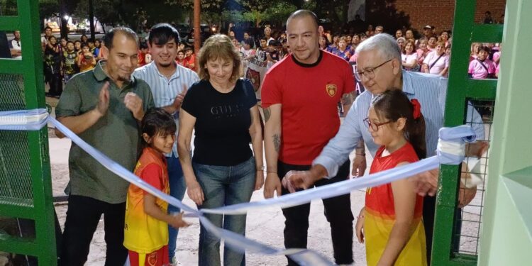 Julio Bravo dejó inaugurado el Polideportivo de barrio San José