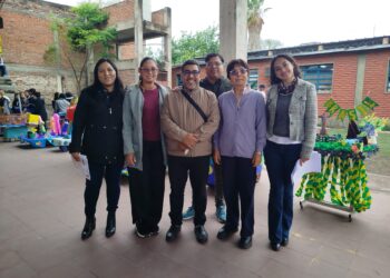 El Colegio Secundario N° 15 celebra la conclusión de un proyecto interdisciplinario con un desfile de minicarrozas