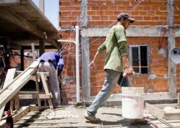 Informalidad Laboral: 45% de los trabajadores argentinos no están registrados, con picos del 80% en cuentapropistas del norte