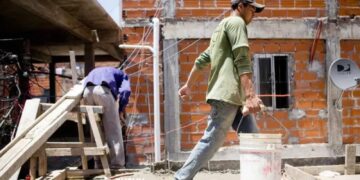 Informalidad Laboral: 45% de los trabajadores argentinos no están registrados, con picos del 80% en cuentapropistas del norte