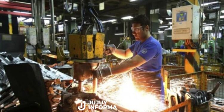 La baja del empleo registrado no se detiene: en un año se perdieron 136.500 puestos de trabajo