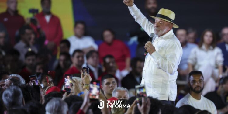Brasil aprobó reducir la semana laboral, previo a la segunda vuelta presidencial