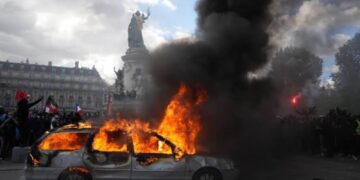 Una violenta protesta en Francia dejó varios detenidos y graves disturbios