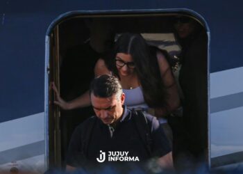 Flávio Bolsonaro llegó a Miami, luego de que el Gobierno confirmó que había despegado de Argentina
