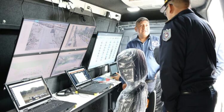 Seguridad incorpora una unidad móvil con tecnología integral para coordinar operativos